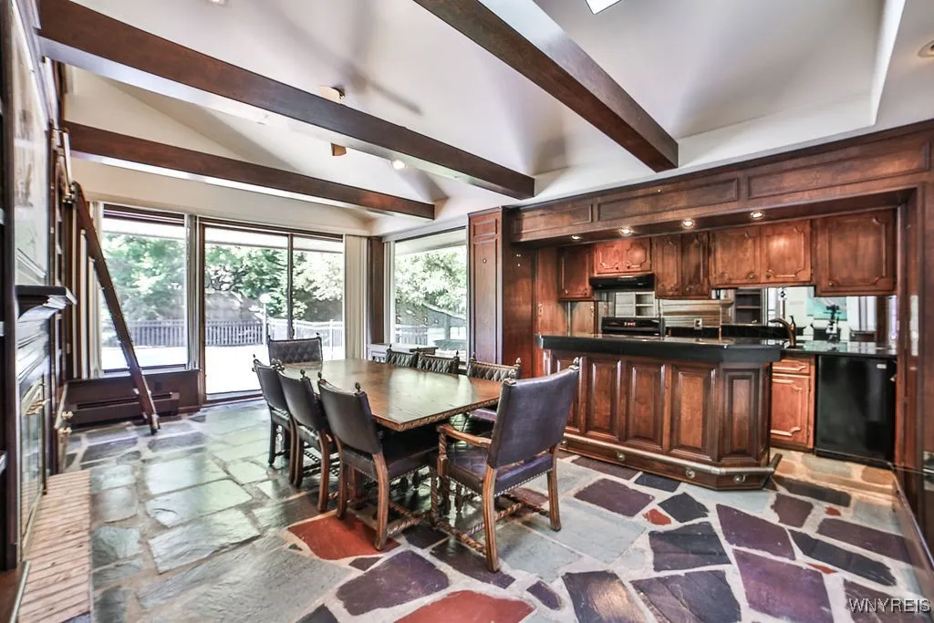 Dining Room with bar and kitchenette