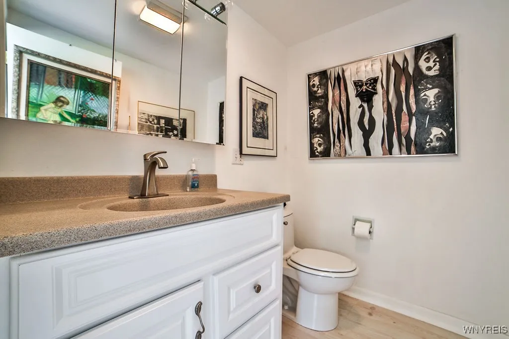 Art Studio 1/2 Bath