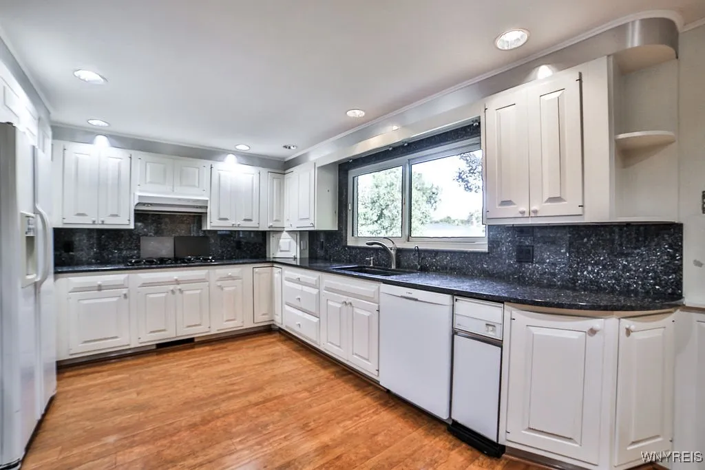Eat in Kitchen