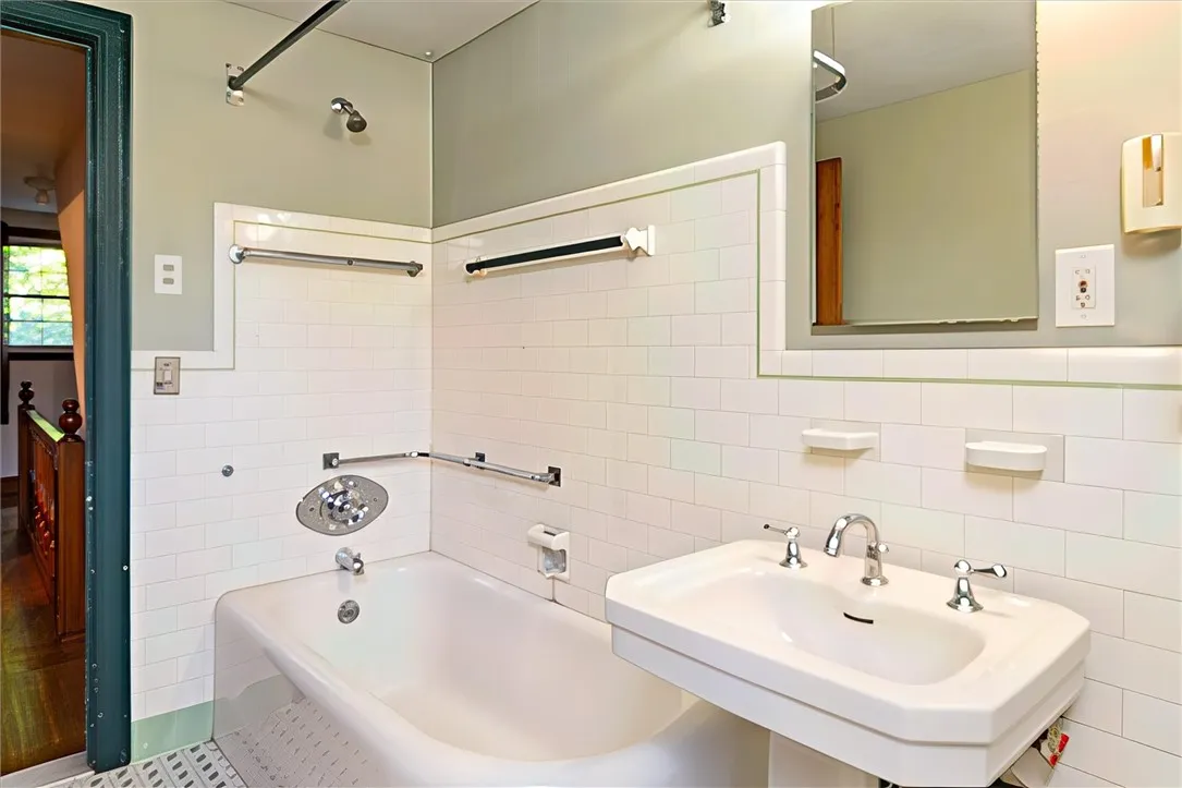 257 Avalon Drive, Brighton, New York 14618, Brighton, New York 14618, 3 Bedrooms Bedrooms, 7 Rooms Rooms,1 BathroomBathrooms,Residential,For Sale,257 Avalon Drive, Brighton, New York 14618,0,R1642319