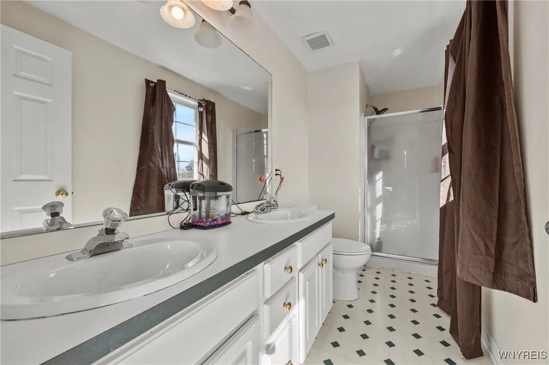 1 Southpoint Drive, Lancaster, New York 14086, Lancaster, New York 14086, 3 Bedrooms Bedrooms, 6 Rooms Rooms,2 BathroomsBathrooms,Residential,For Sale,1 Southpoint Drive, Lancaster, New York 14086,0,B1642081