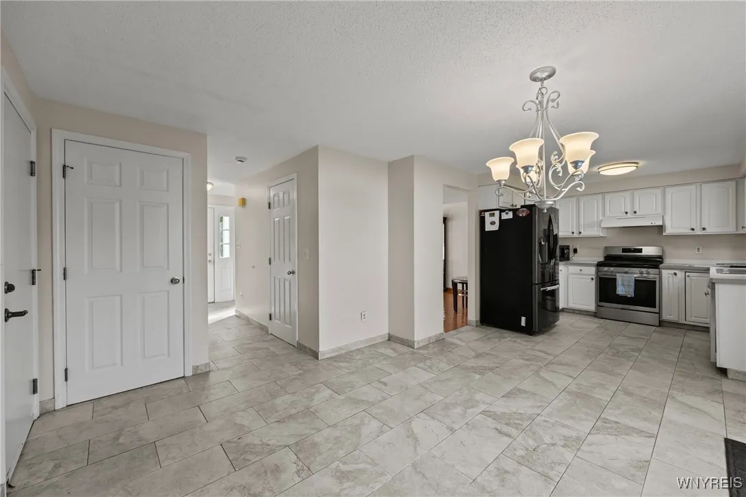 1 Southpoint Drive, Lancaster, New York 14086, Lancaster, New York 14086, 3 Bedrooms Bedrooms, 6 Rooms Rooms,2 BathroomsBathrooms,Residential,For Sale,1 Southpoint Drive, Lancaster, New York 14086,0,B1642081