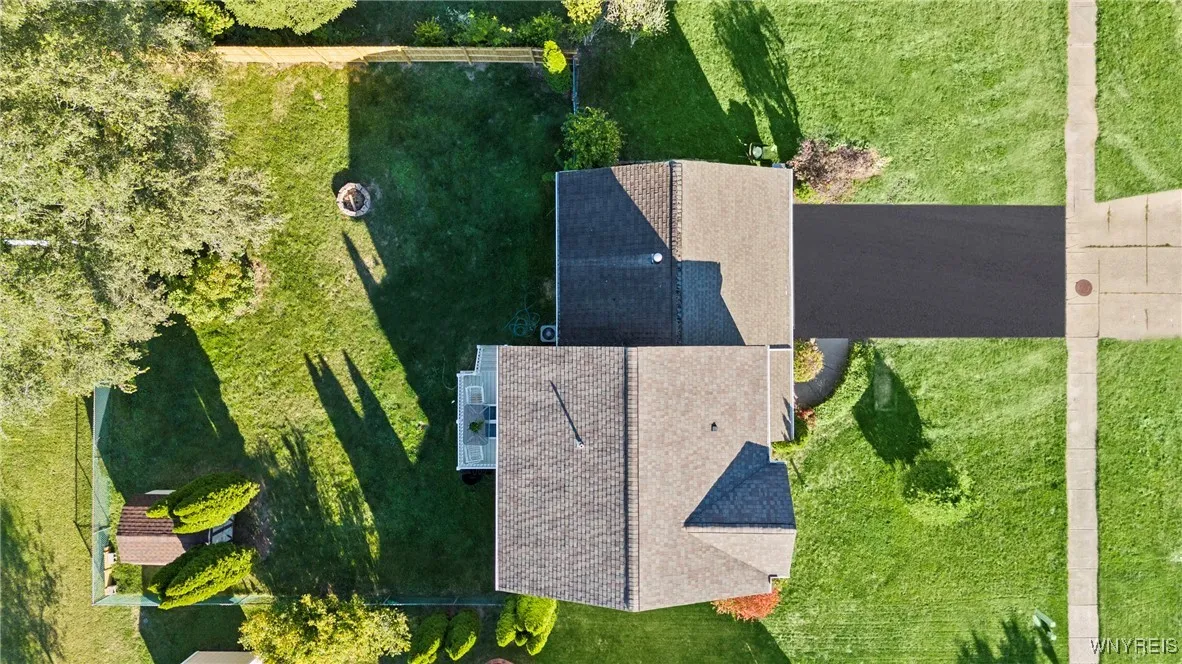 1 Southpoint Drive, Lancaster, New York 14086, Lancaster, New York 14086, 3 Bedrooms Bedrooms, 6 Rooms Rooms,2 BathroomsBathrooms,Residential,For Sale,1 Southpoint Drive, Lancaster, New York 14086,0,B1642081
