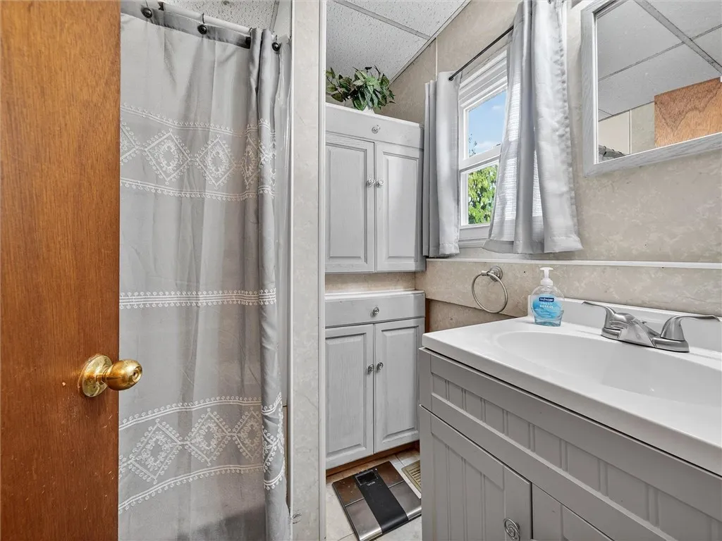 14977 Holley Road, Albion, New York 14411, Albion, New York 14411, 3 Bedrooms Bedrooms, 8 Rooms Rooms,2 BathroomsBathrooms,Residential,Closed,14977 Holley Road, Albion, New York 14411,0,R1642363