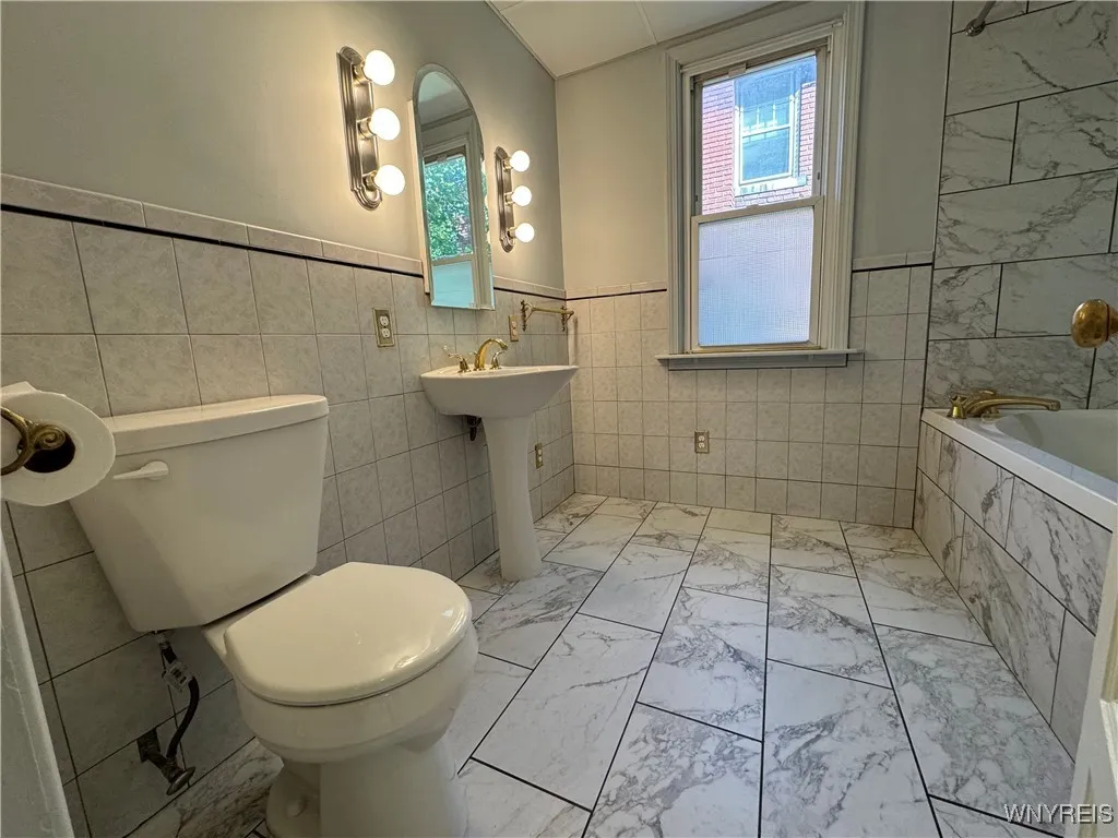 401 Parkside Avenue, Buffalo, New York 14216, Buffalo, New York 14216, 2 Bedrooms Bedrooms, 7 Rooms Rooms,1 BathroomBathrooms,Residential Lease,Closed,401 Parkside Avenue, Buffalo, New York 14216,0,B1642475