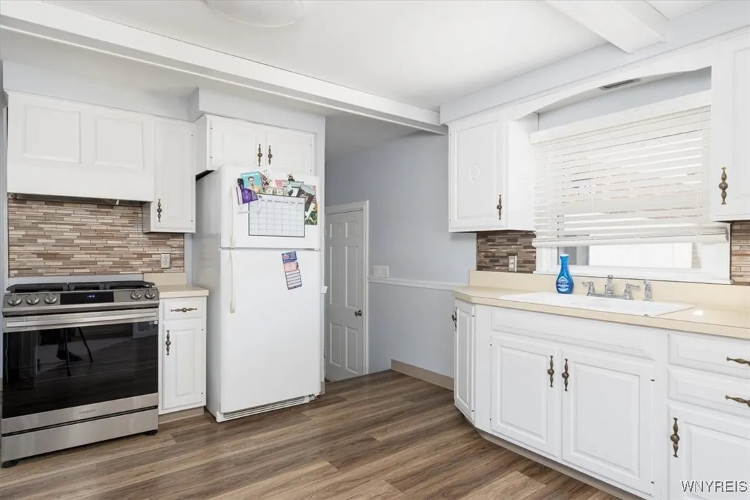 95 Brentwood Drive, Cheektowaga, New York 14227, Cheektowaga, New York 14227, 3 Bedrooms Bedrooms, 6 Rooms Rooms,2 BathroomsBathrooms,Residential,For Sale,95 Brentwood Drive, Cheektowaga, New York 14227,0,B1642452