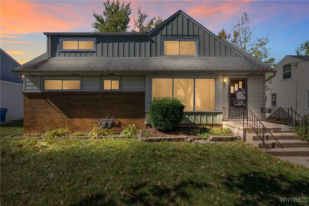 326 Springville Avenue, Amherst, New York 14226, Amherst, New York 14226, 5 Bedrooms Bedrooms, ,2 BathroomsBathrooms,Residential,For Sale,326 Springville Avenue, Amherst, New York 14226,0,B1642156