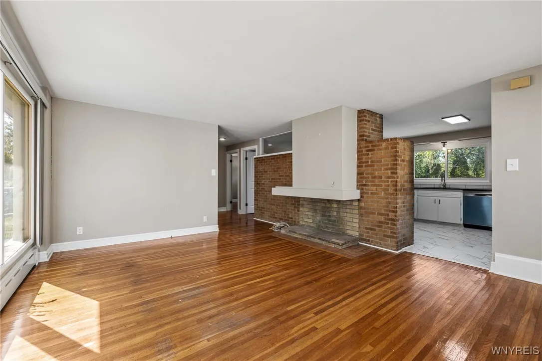 326 Springville Avenue, Amherst, New York 14226, Amherst, New York 14226, 5 Bedrooms Bedrooms, ,2 BathroomsBathrooms,Residential,For Sale,326 Springville Avenue, Amherst, New York 14226,0,B1642156