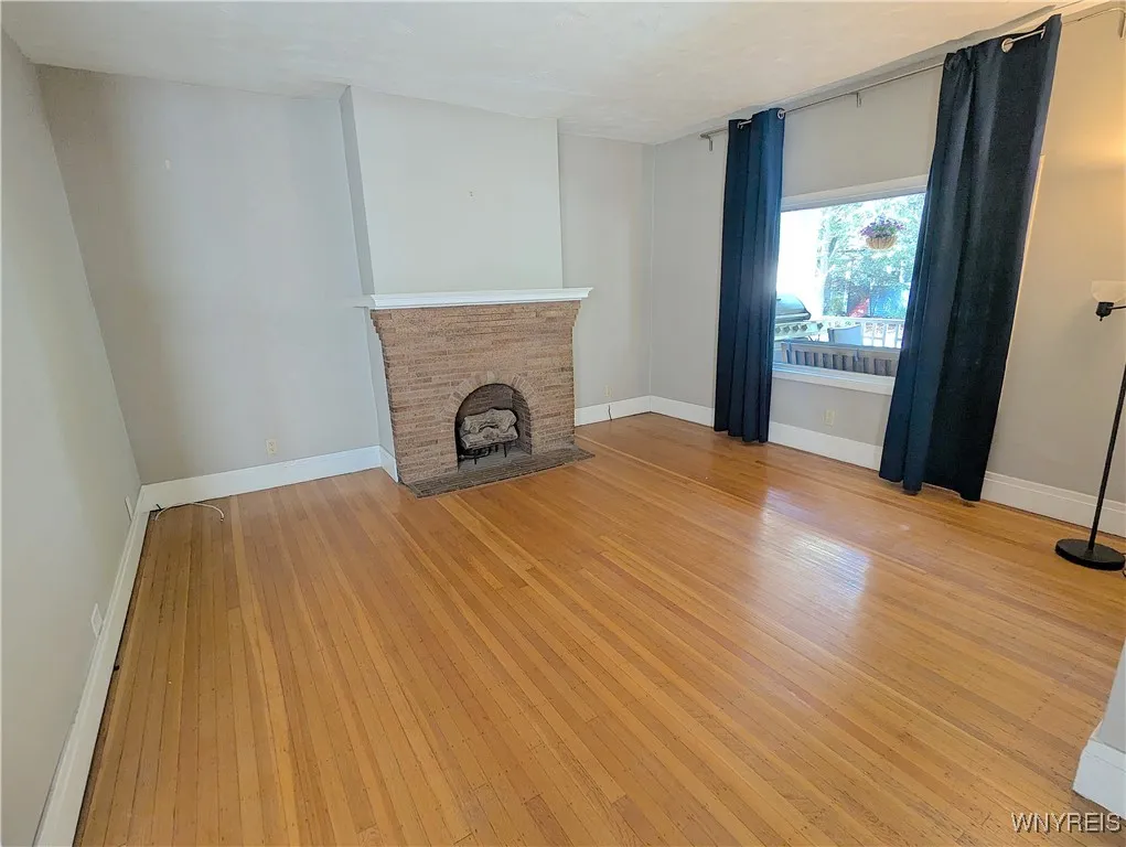 76 St. James Place, Buffalo, New York 14222, Buffalo, New York 14222, 3 Bedrooms Bedrooms, 5 Rooms Rooms,1 BathroomBathrooms,Residential Lease,For Rent,76 St. James Place, Buffalo, New York 14222,0,B1642483