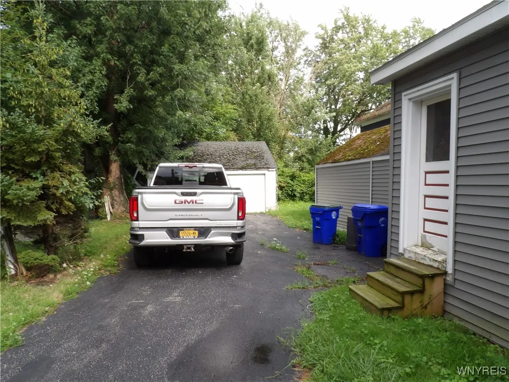 2115 Union Road, West Seneca, New York 14224, West Seneca, New York 14224, 4 Bedrooms Bedrooms, ,2 BathroomsBathrooms,Residential,For Sale,2115 Union Road, West Seneca, New York 14224,0,B1642491