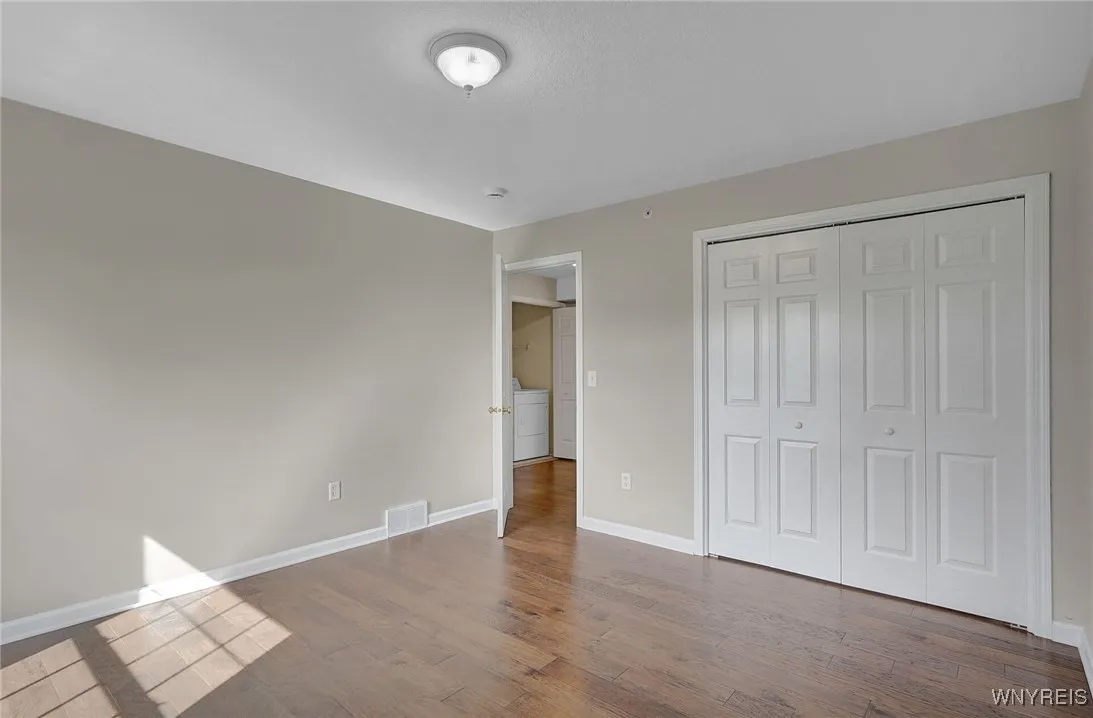 DOUBLE CLOSETS
