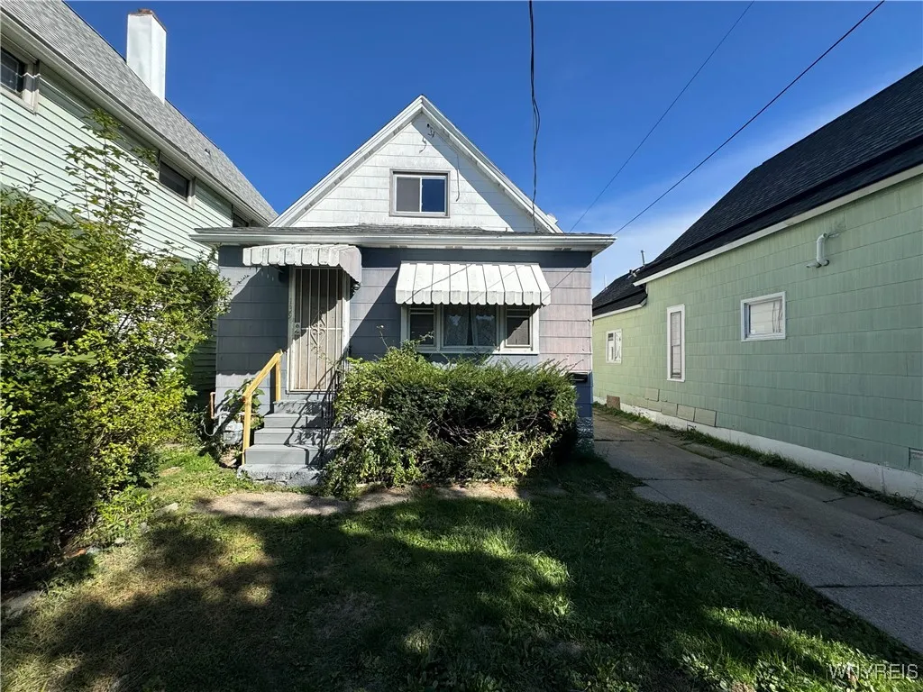 139 Weimar Street, Buffalo, New York 14206, Buffalo, New York 14206, 3 Bedrooms Bedrooms, 6 Rooms Rooms,1 BathroomBathrooms,Residential,For Sale,139 Weimar Street, Buffalo, New York 14206,0,B1642678