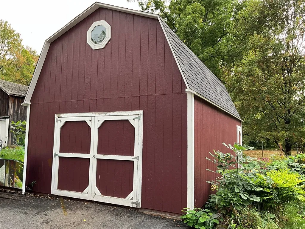 Large shed! Large shed!
