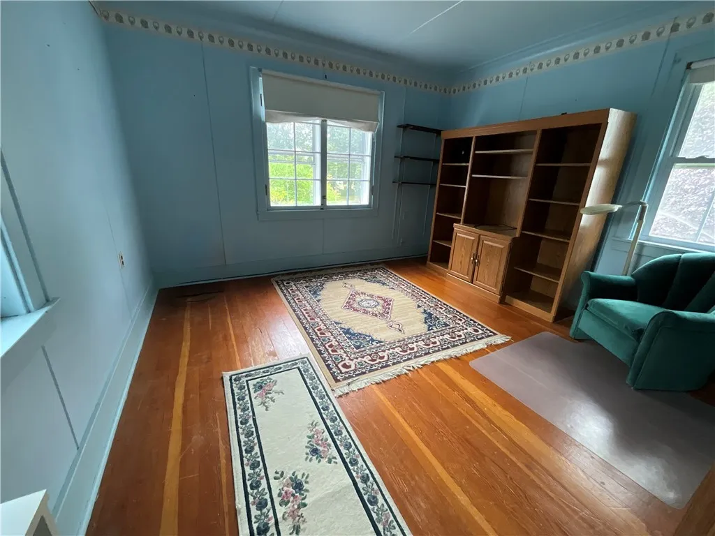 Spacious bedroom! Spacious bedroom!