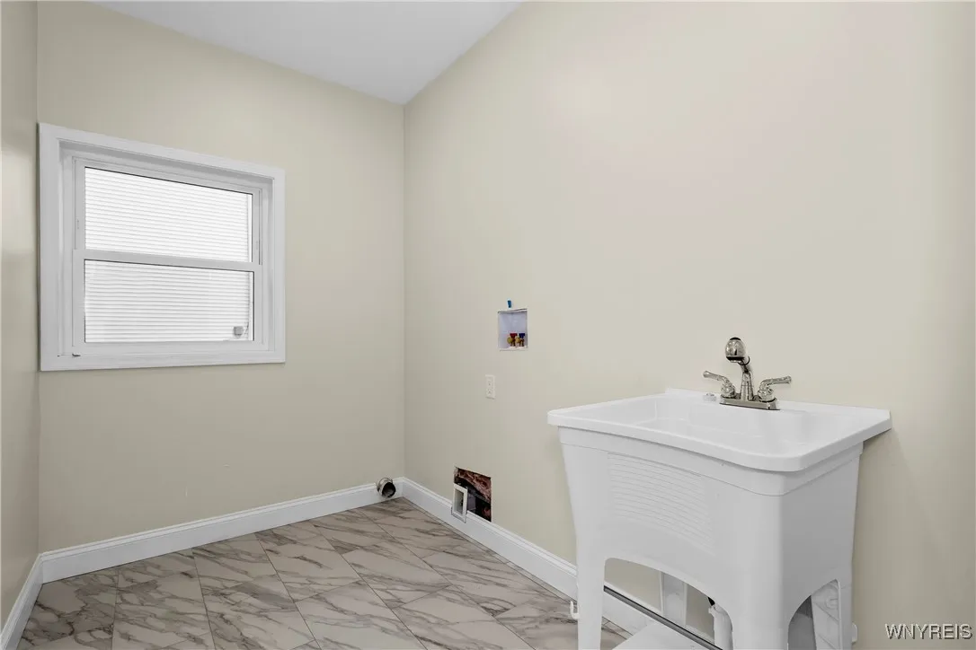 5200 Berg Road, West Seneca, New York 14218, West Seneca, New York 14218, 3 Bedrooms Bedrooms, 8 Rooms Rooms,2 BathroomsBathrooms,Residential,For Sale,5200 Berg Road, West Seneca, New York 14218,0,B1642584