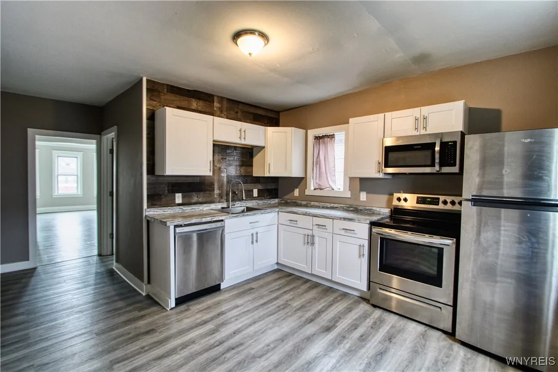 284 Carolina Street, Buffalo, New York 14201, Buffalo, New York 14201, 6 Bedrooms Bedrooms, ,2 BathroomsBathrooms,Residential,For Sale,284 Carolina Street, Buffalo, New York 14201,0,B1642599