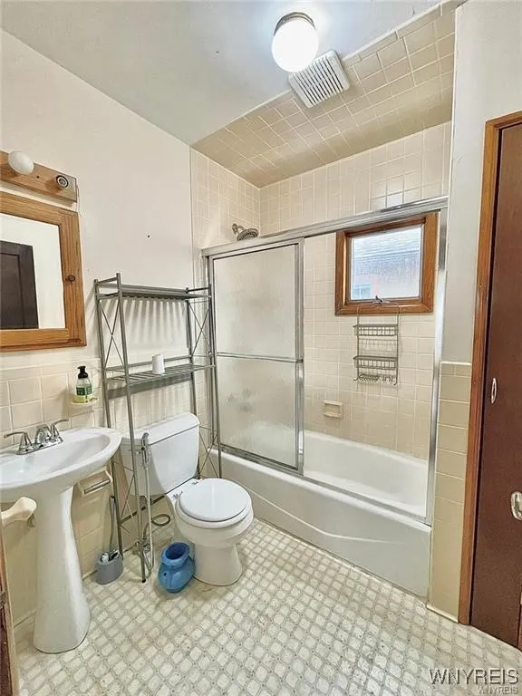 88 Hartwell Road, Buffalo, New York 14216, Buffalo, New York 14216, 3 Bedrooms Bedrooms, 5 Rooms Rooms,1 BathroomBathrooms,Residential Lease,Closed,88 Hartwell Road, Buffalo, New York 14216,0,B1642695