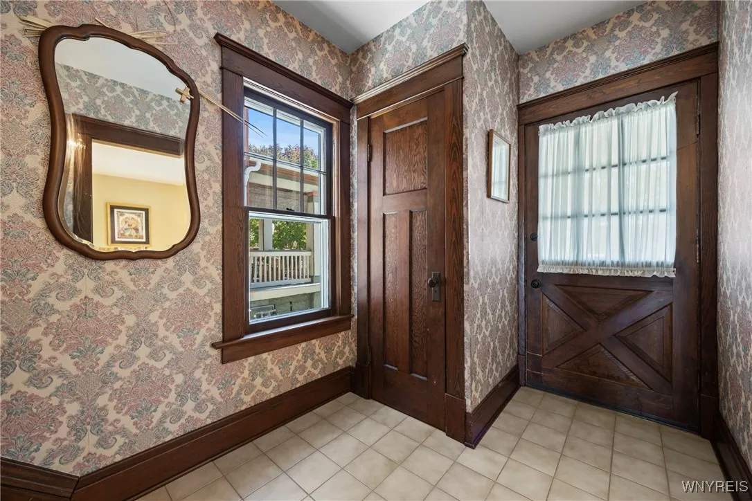 20 Mckinley Avenue, Tonawanda, New York 14217, Tonawanda, New York 14217, 4 Bedrooms Bedrooms, 9 Rooms Rooms,1 BathroomBathrooms,Residential,For Sale,20 Mckinley Avenue, Tonawanda, New York 14217,0,B1639350