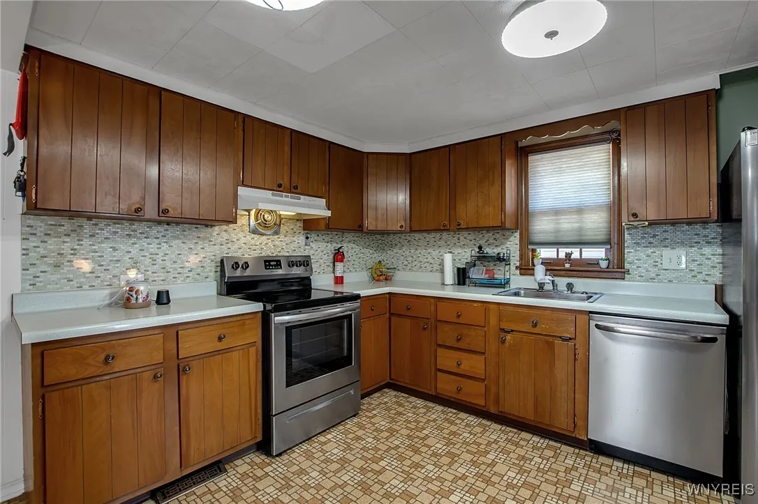 74 Twyla Place, Tonawanda, New York 14223, Tonawanda, New York 14223, 5 Bedrooms Bedrooms, 10 Rooms Rooms,1 BathroomBathrooms,Residential,Closed,74 Twyla Place, Tonawanda, New York 14223,0,B1642644