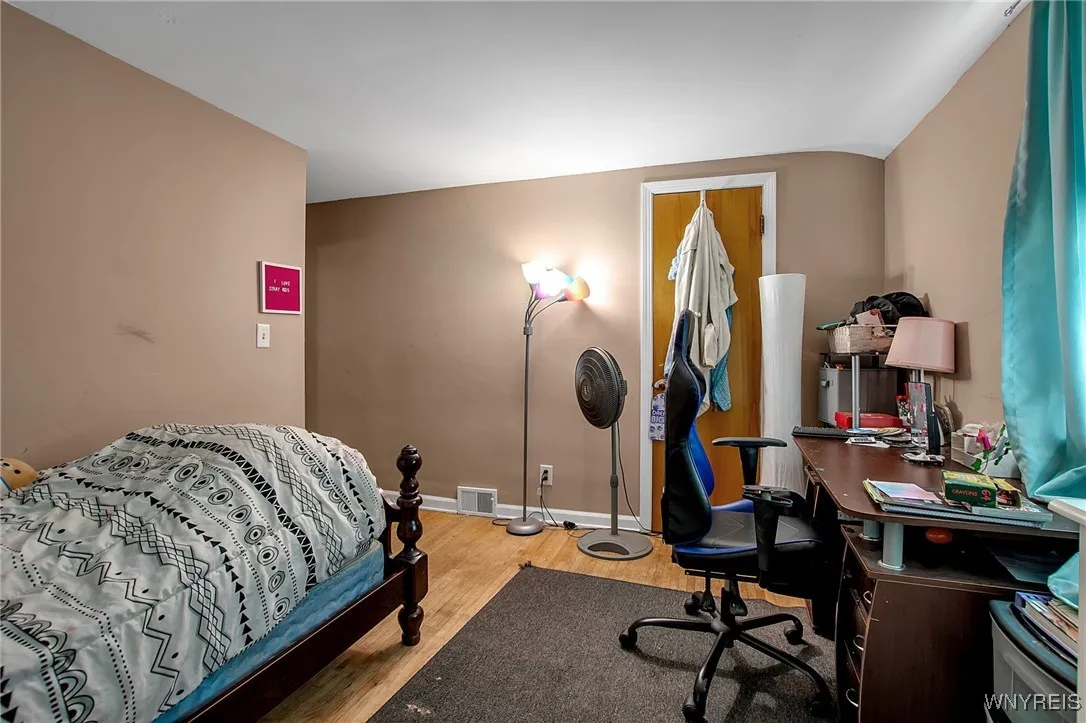 74 Twyla Place, Tonawanda, New York 14223, Tonawanda, New York 14223, 5 Bedrooms Bedrooms, 10 Rooms Rooms,1 BathroomBathrooms,Residential,Closed,74 Twyla Place, Tonawanda, New York 14223,0,B1642644