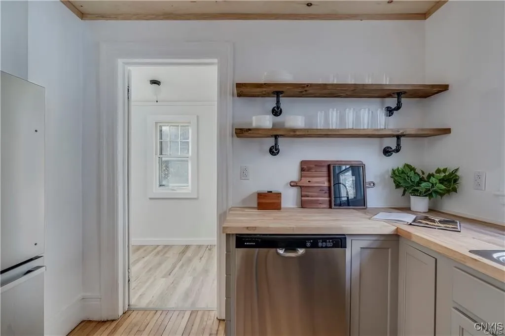 213 North Pleasant Street, Watertown City, New Yor, Watertown City, New York 13601, 3 Bedrooms Bedrooms, 7 Rooms Rooms,1 BathroomBathrooms,Residential Lease,Closed,213 North Pleasant Street, Watertown City, New Yor,0,S1642718