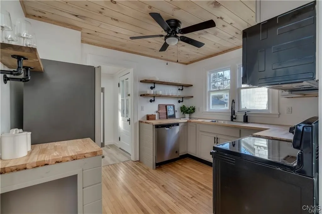 213 North Pleasant Street, Watertown City, New Yor, Watertown City, New York 13601, 3 Bedrooms Bedrooms, 7 Rooms Rooms,1 BathroomBathrooms,Residential Lease,Closed,213 North Pleasant Street, Watertown City, New Yor,0,S1642718