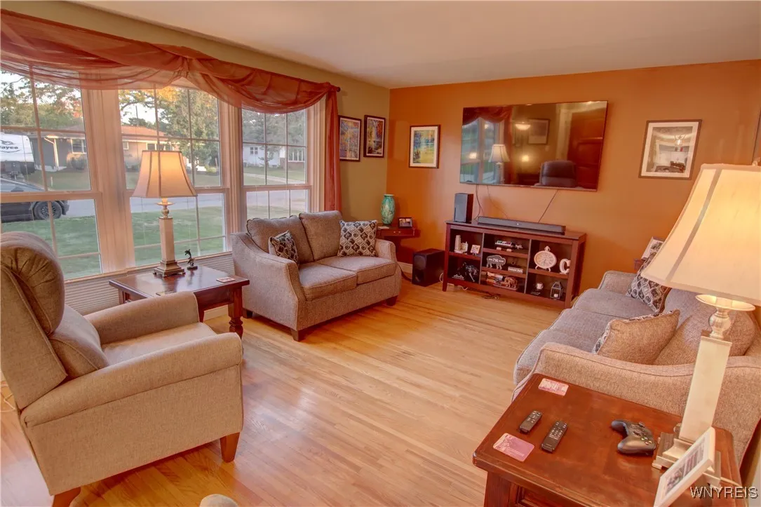 25 Royalcrest Road, Orchard Park, New York 14127, Orchard Park, New York 14127, 3 Bedrooms Bedrooms, 8 Rooms Rooms,1 BathroomBathrooms,Residential,For Sale,25 Royalcrest Road, Orchard Park, New York 14127,0,B1642481