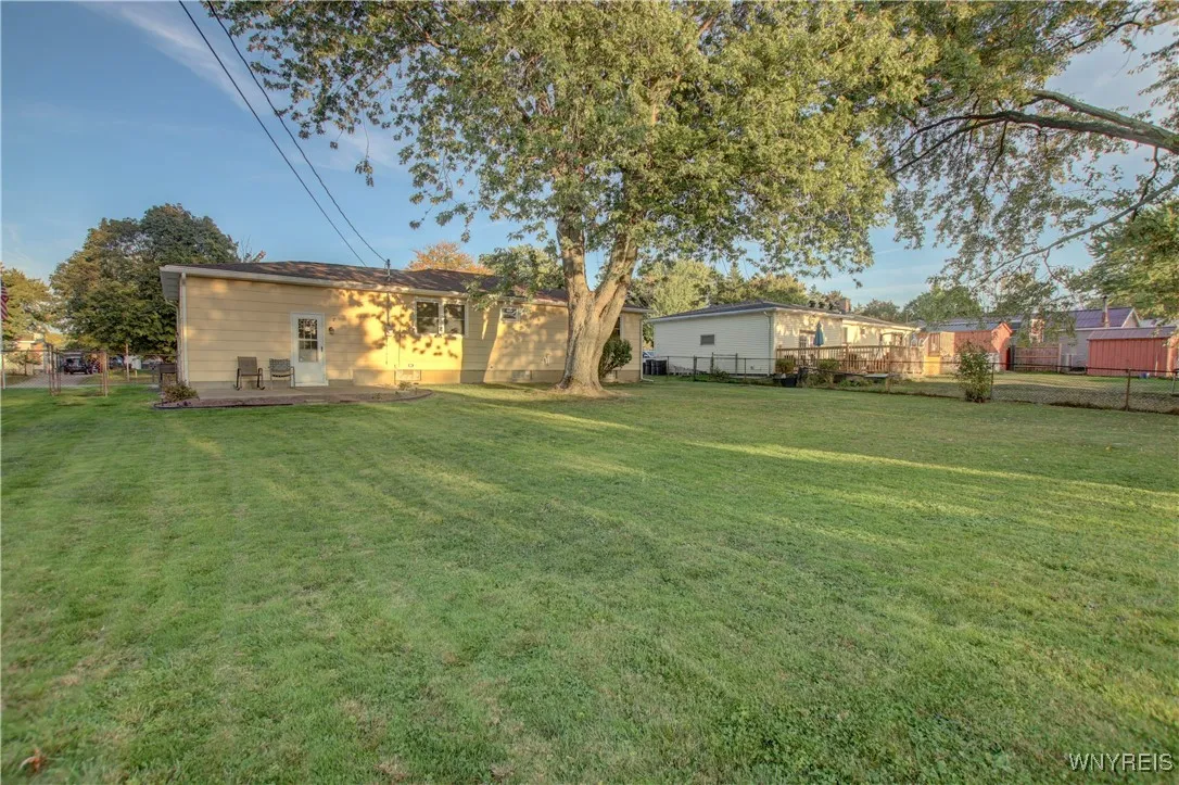 25 Royalcrest Road, Orchard Park, New York 14127, Orchard Park, New York 14127, 3 Bedrooms Bedrooms, 8 Rooms Rooms,1 BathroomBathrooms,Residential,For Sale,25 Royalcrest Road, Orchard Park, New York 14127,0,B1642481