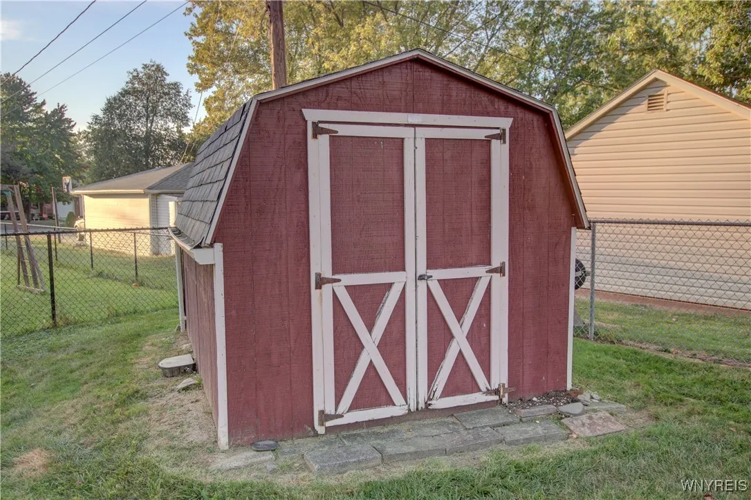 25 Royalcrest Road, Orchard Park, New York 14127, Orchard Park, New York 14127, 3 Bedrooms Bedrooms, 8 Rooms Rooms,1 BathroomBathrooms,Residential,For Sale,25 Royalcrest Road, Orchard Park, New York 14127,0,B1642481