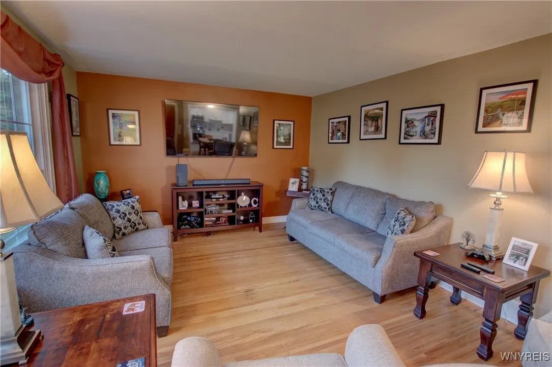 25 Royalcrest Road, Orchard Park, New York 14127, Orchard Park, New York 14127, 3 Bedrooms Bedrooms, 8 Rooms Rooms,1 BathroomBathrooms,Residential,For Sale,25 Royalcrest Road, Orchard Park, New York 14127,0,B1642481
