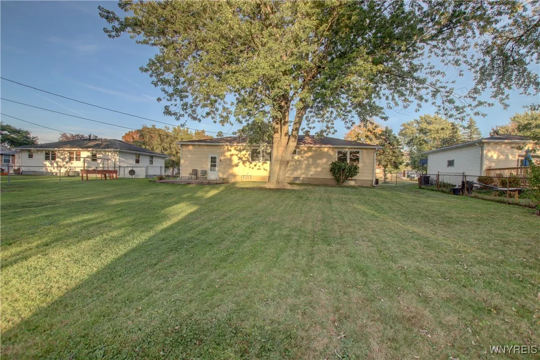 25 Royalcrest Road, Orchard Park, New York 14127, Orchard Park, New York 14127, 3 Bedrooms Bedrooms, 8 Rooms Rooms,1 BathroomBathrooms,Residential,For Sale,25 Royalcrest Road, Orchard Park, New York 14127,0,B1642481
