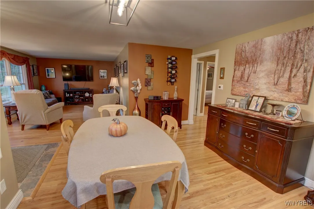 25 Royalcrest Road, Orchard Park, New York 14127, Orchard Park, New York 14127, 3 Bedrooms Bedrooms, 8 Rooms Rooms,1 BathroomBathrooms,Residential,For Sale,25 Royalcrest Road, Orchard Park, New York 14127,0,B1642481