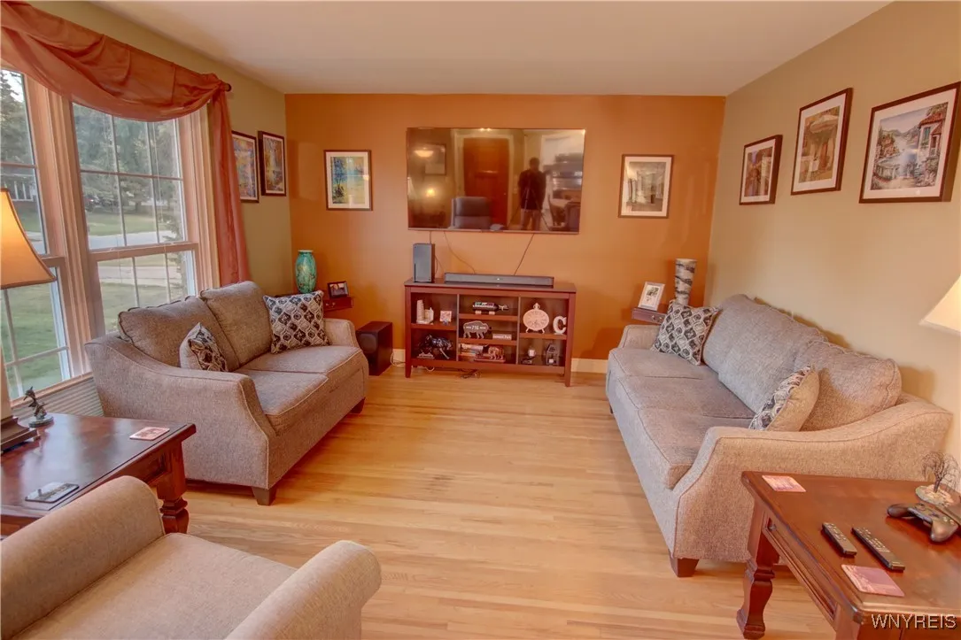 25 Royalcrest Road, Orchard Park, New York 14127, Orchard Park, New York 14127, 3 Bedrooms Bedrooms, 8 Rooms Rooms,1 BathroomBathrooms,Residential,For Sale,25 Royalcrest Road, Orchard Park, New York 14127,0,B1642481