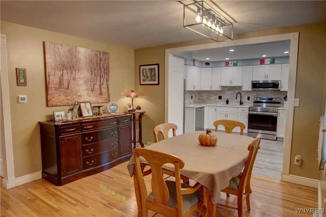 25 Royalcrest Road, Orchard Park, New York 14127, Orchard Park, New York 14127, 3 Bedrooms Bedrooms, 8 Rooms Rooms,1 BathroomBathrooms,Residential,For Sale,25 Royalcrest Road, Orchard Park, New York 14127,0,B1642481