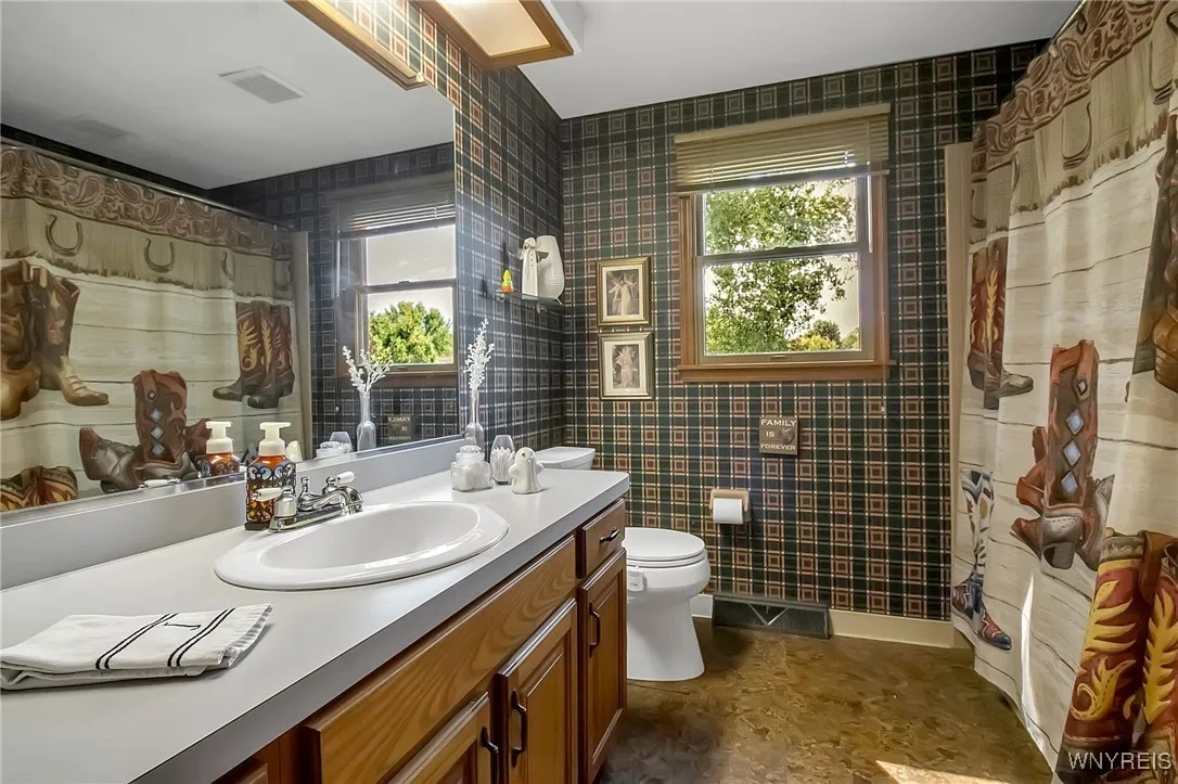 237 Wyeth Drive, Amherst, New York 14068, Amherst, New York 14068, 4 Bedrooms Bedrooms, 11 Rooms Rooms,2 BathroomsBathrooms,Residential,For Sale,237 Wyeth Drive, Amherst, New York 14068,0,B1641570