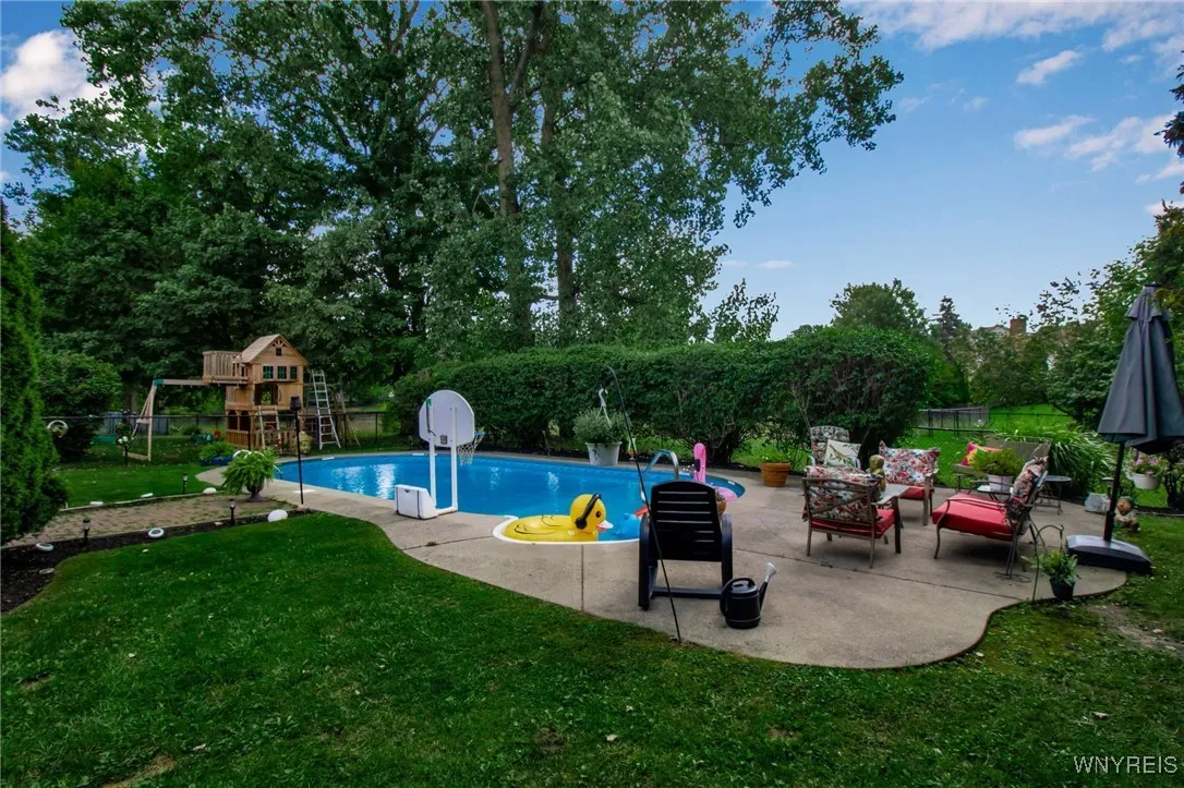 237 Wyeth Drive, Amherst, New York 14068, Amherst, New York 14068, 4 Bedrooms Bedrooms, 11 Rooms Rooms,2 BathroomsBathrooms,Residential,For Sale,237 Wyeth Drive, Amherst, New York 14068,0,B1641570