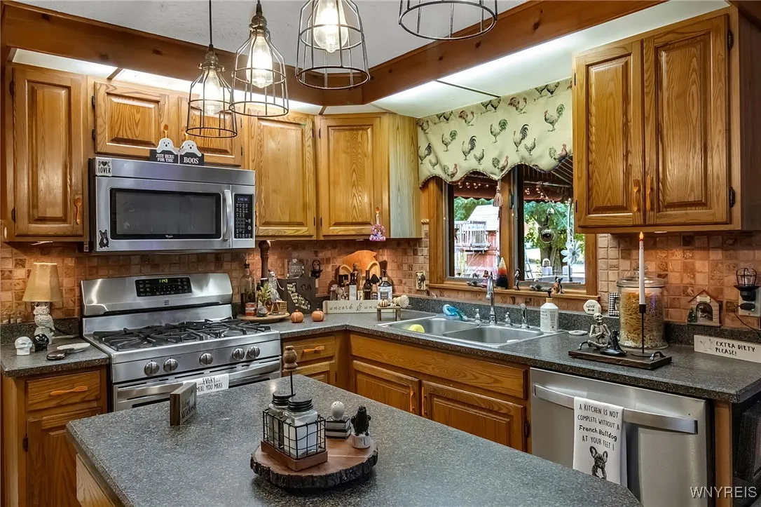237 Wyeth Drive, Amherst, New York 14068, Amherst, New York 14068, 4 Bedrooms Bedrooms, 11 Rooms Rooms,2 BathroomsBathrooms,Residential,For Sale,237 Wyeth Drive, Amherst, New York 14068,0,B1641570