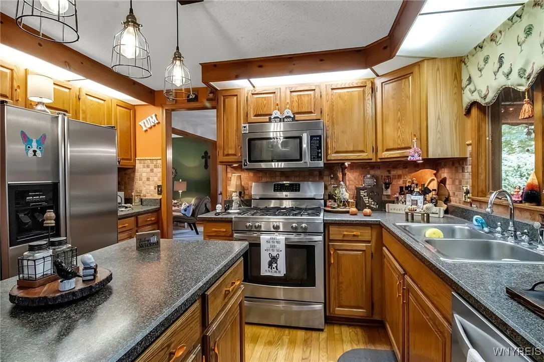 237 Wyeth Drive, Amherst, New York 14068, Amherst, New York 14068, 4 Bedrooms Bedrooms, 11 Rooms Rooms,2 BathroomsBathrooms,Residential,For Sale,237 Wyeth Drive, Amherst, New York 14068,0,B1641570