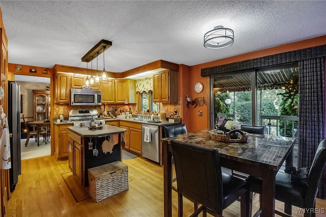 237 Wyeth Drive, Amherst, New York 14068, Amherst, New York 14068, 4 Bedrooms Bedrooms, 11 Rooms Rooms,2 BathroomsBathrooms,Residential,For Sale,237 Wyeth Drive, Amherst, New York 14068,0,B1641570
