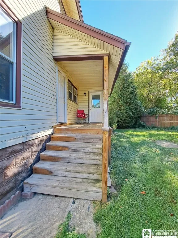 Side Porch/Entry into Upper