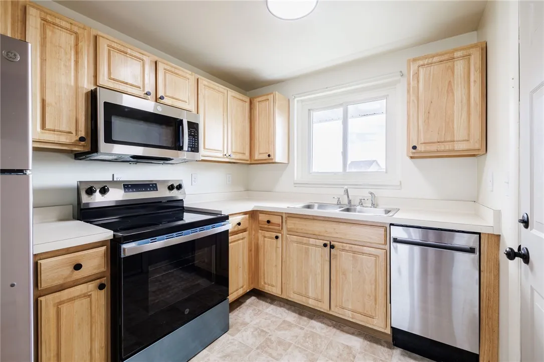 5095 Emerson Road 5, Canandaigua Town, New York 14, Canandaigua Town, New York 14424, 3 Bedrooms Bedrooms, 6 Rooms Rooms,1 BathroomBathrooms,Residential Lease,For Rent,5095 Emerson Road 5, Canandaigua Town, New York 14,0,R1642561