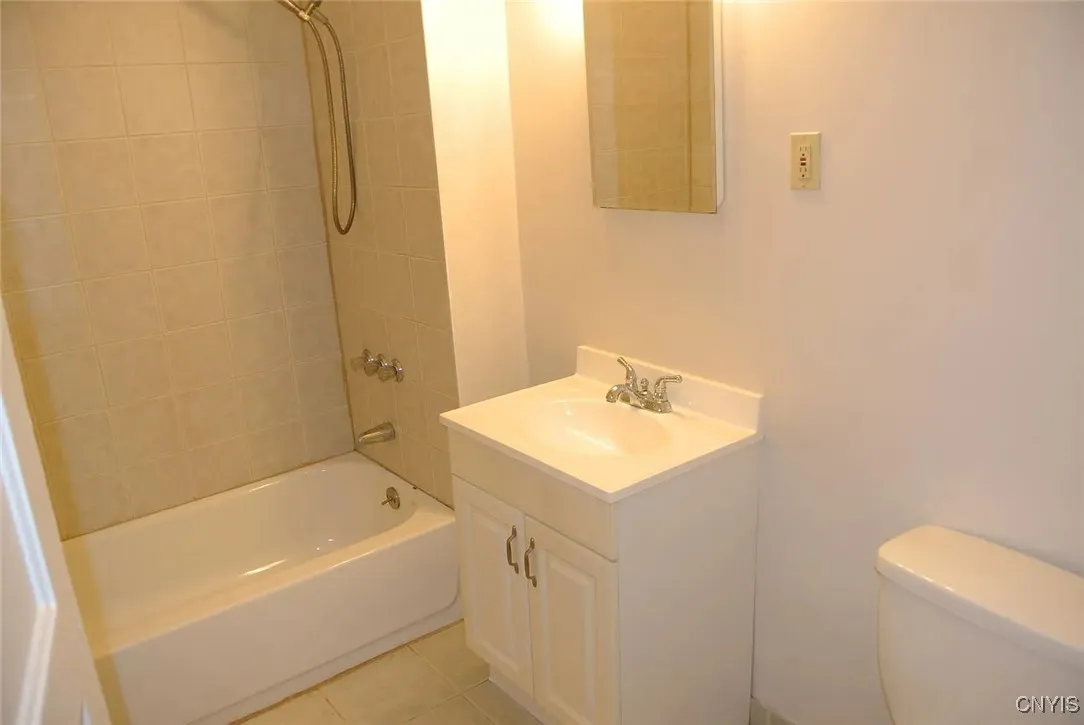 909 Westcott Street 11, Syracuse, New York 13210, Syracuse, New York 13210, 8 Bedrooms Bedrooms, ,3 BathroomsBathrooms,Residential,For Sale,909 Westcott Street 11, Syracuse, New York 13210,0,S1642803