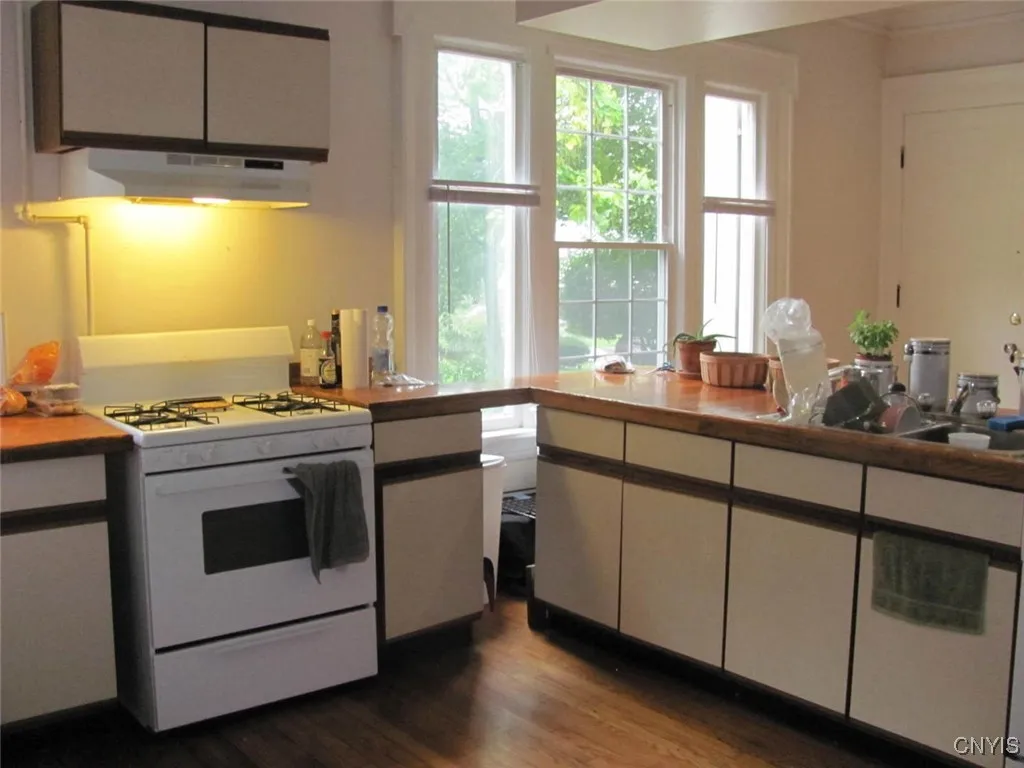 718-720 Westcott Street 20, Syracuse, New York 132, Syracuse, New York 13210, 9 Bedrooms Bedrooms, ,4 BathroomsBathrooms,Residential,For Sale,718-720 Westcott Street 20, Syracuse, New York 132,0,S1642777