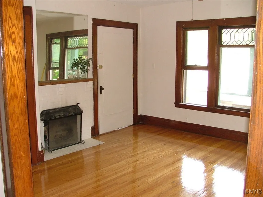 708 Westcott Street 10, Syracuse, New York 13210, Syracuse, New York 13210, 8 Bedrooms Bedrooms, ,3 BathroomsBathrooms,Residential,For Sale,708 Westcott Street 10, Syracuse, New York 13210,0,S1642772