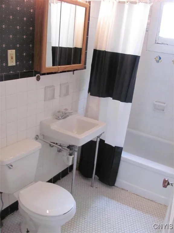 415 Greenwood Place, Syracuse, New York 13210, Syracuse, New York 13210, 4 Bedrooms Bedrooms, 9 Rooms Rooms,1 BathroomBathrooms,Residential,For Sale,415 Greenwood Place, Syracuse, New York 13210,0,S1642751