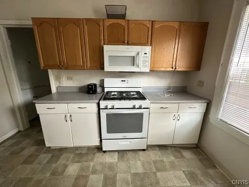 415 Greenwood Place, Syracuse, New York 13210, Syracuse, New York 13210, 4 Bedrooms Bedrooms, 9 Rooms Rooms,1 BathroomBathrooms,Residential,For Sale,415 Greenwood Place, Syracuse, New York 13210,0,S1642751