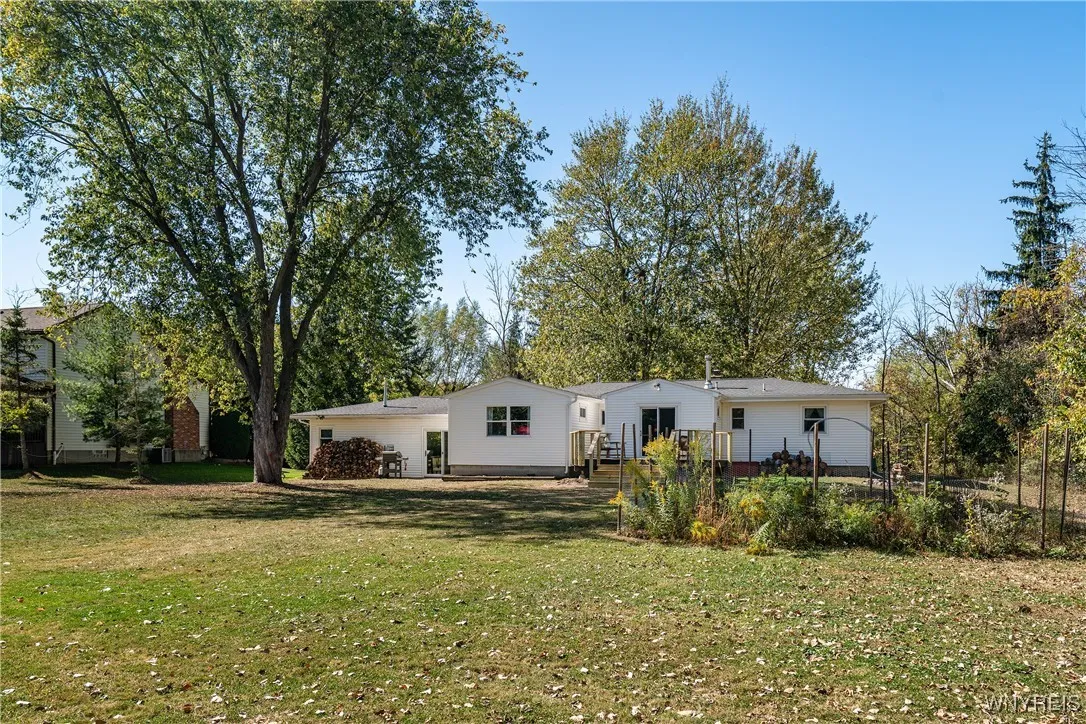 1068 Smith Road, Amherst, New York 14051, Amherst, New York 14051, 3 Bedrooms Bedrooms, 7 Rooms Rooms,2 BathroomsBathrooms,Residential,For Sale,1068 Smith Road, Amherst, New York 14051,0,B1642843