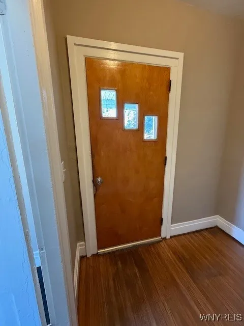 Front door entry foyer