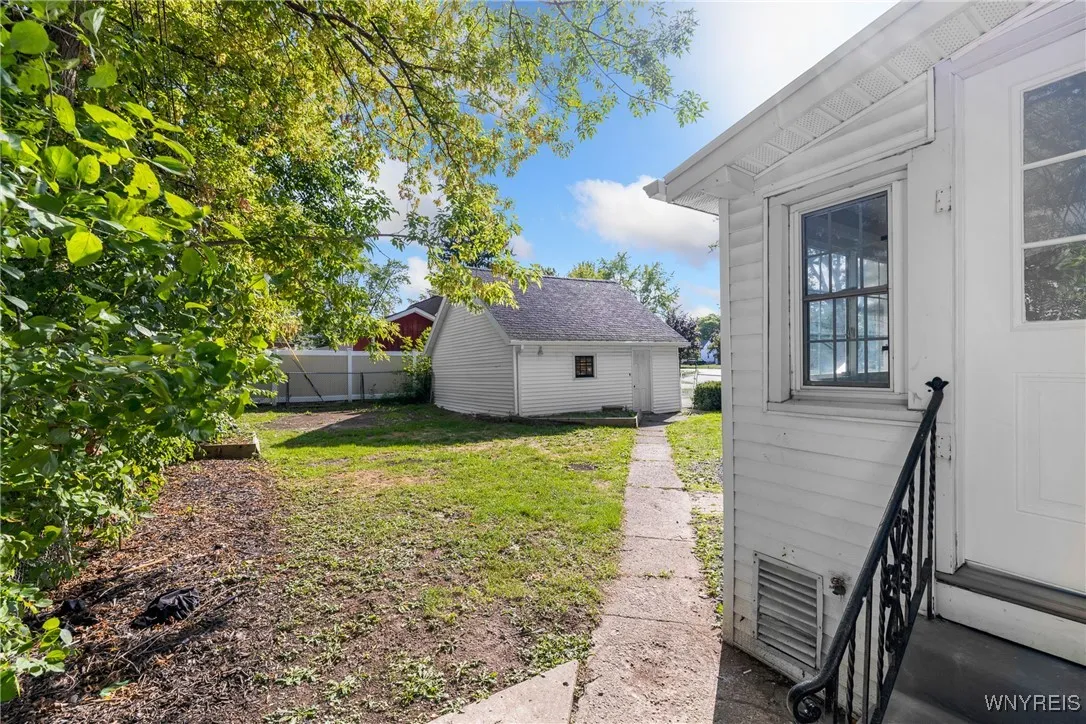 651 Longmeadow Road, Amherst, New York 14226, Amherst, New York 14226, 5 Bedrooms Bedrooms, 10 Rooms Rooms,2 BathroomsBathrooms,Residential,For Sale,651 Longmeadow Road, Amherst, New York 14226,0,B1641977
