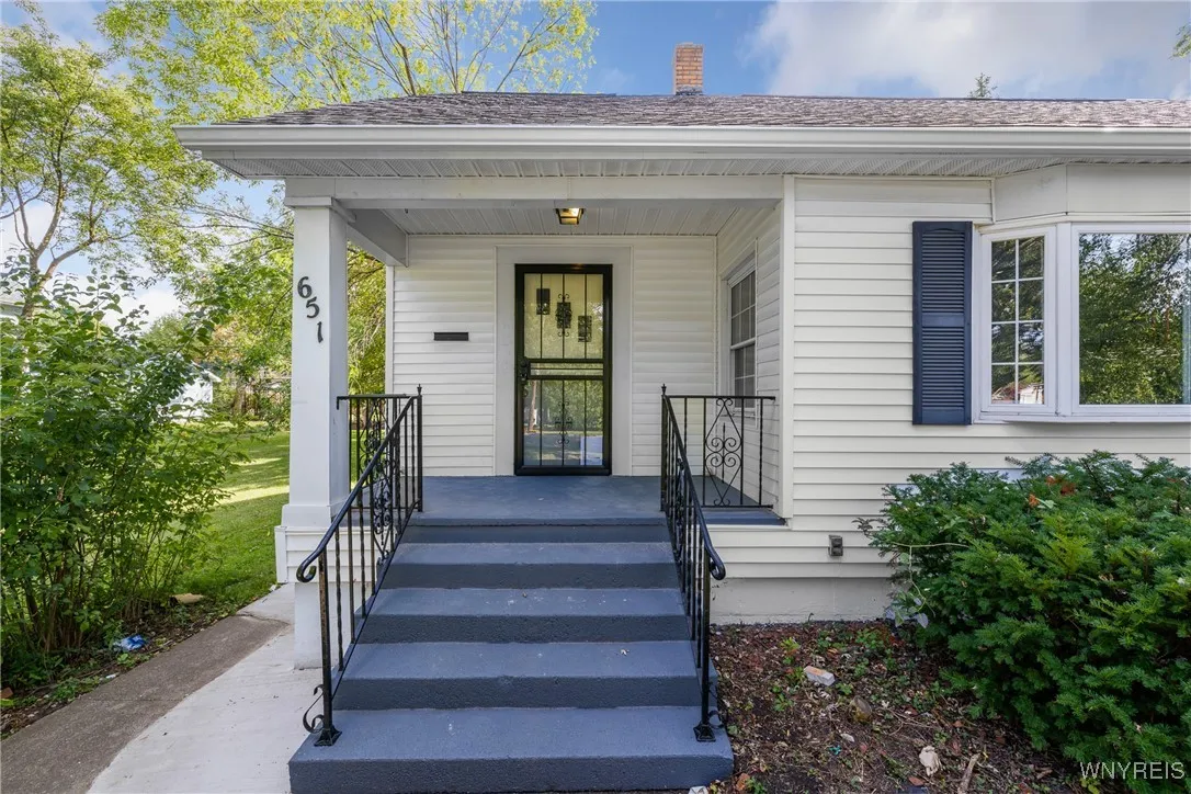 651 Longmeadow Road, Amherst, New York 14226, Amherst, New York 14226, 5 Bedrooms Bedrooms, 10 Rooms Rooms,2 BathroomsBathrooms,Residential,For Sale,651 Longmeadow Road, Amherst, New York 14226,0,B1641977